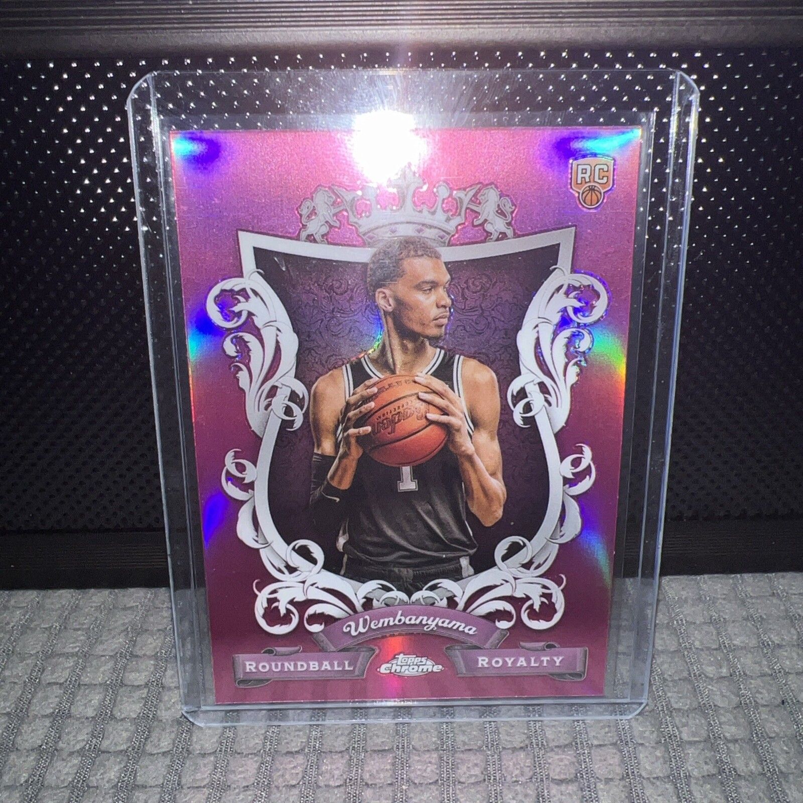 2023 Topps Chrome Roundball Royalty Victor Wembanyama Pink #RR-26