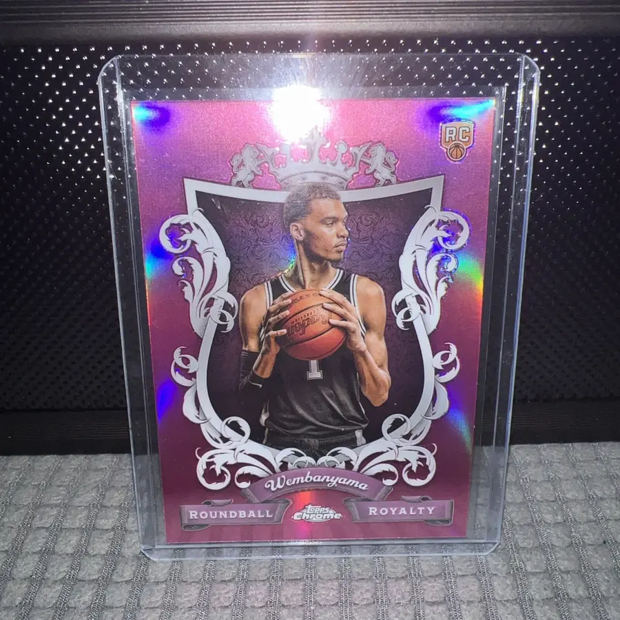 2023 Topps Chrome Roundball Royalty Victor Wembanyama Pink #RR-26